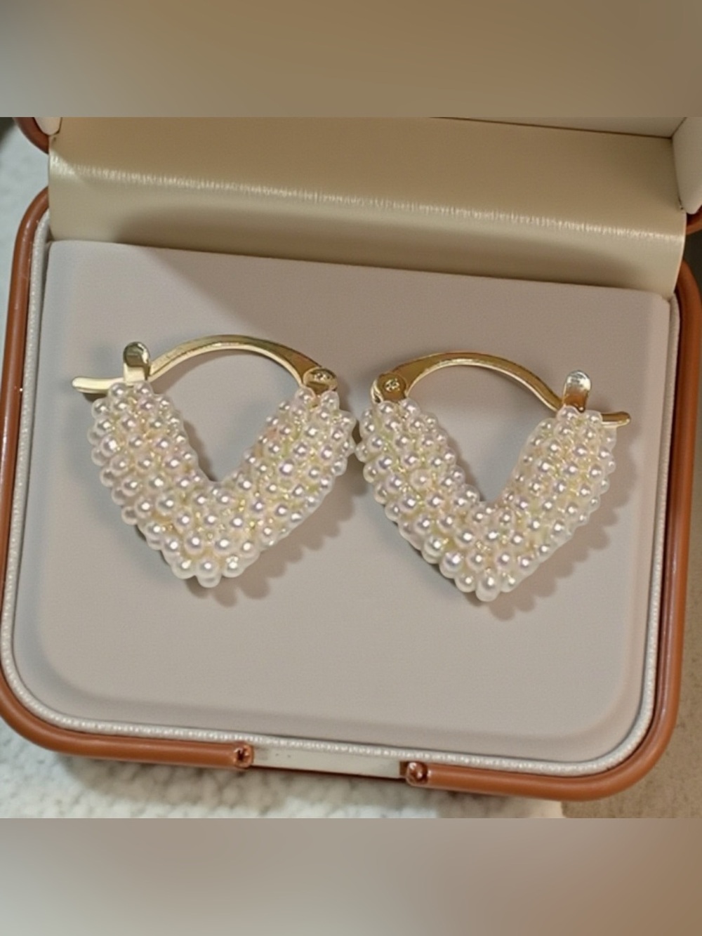 💛Gold-Tone Clustered Pearl Heart Hoop Earrings/NIP💛